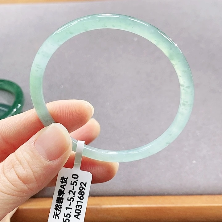 翡翠未镶嵌手镯（圆镯）