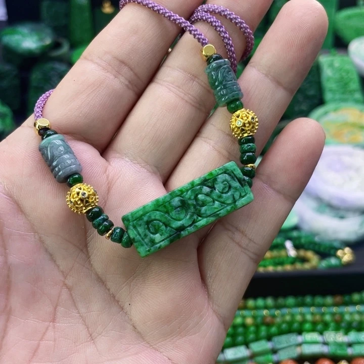 颈饰未镶嵌翡翠吊坠