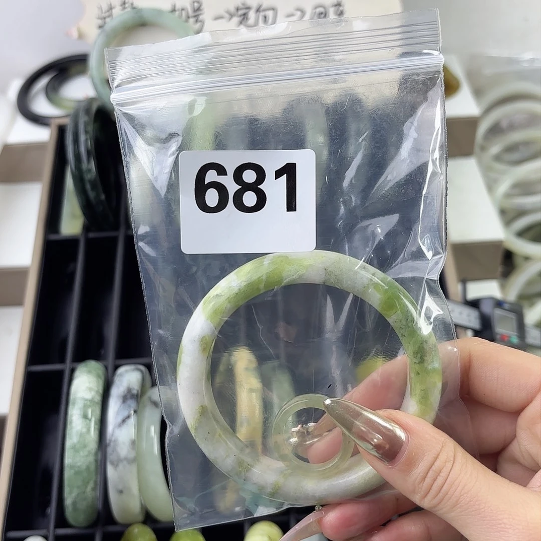 蛇纹石玉手镯未镶嵌金*爱