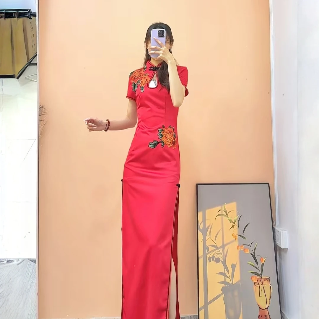 [依易原创]新中式气质重工花朵刺绣定钻缎面优雅开叉旗袍裙D0227
