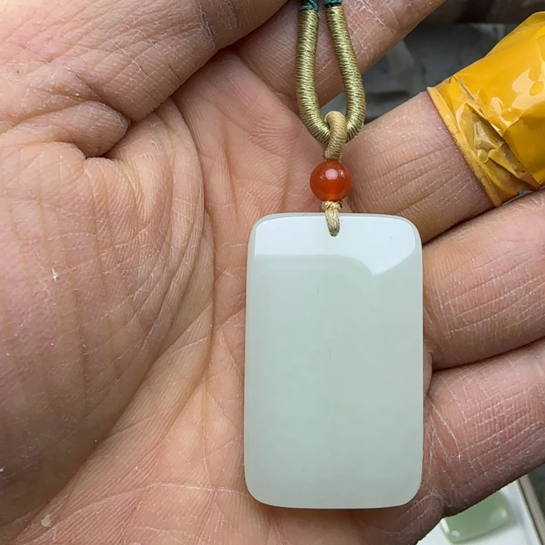 和田玉未镶嵌颈饰且末白