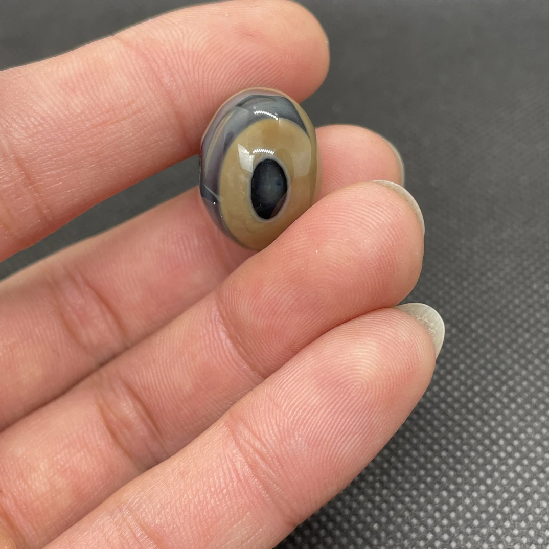 天然玛瑙日月墩珠，直径19.7mm对孔14.5mm