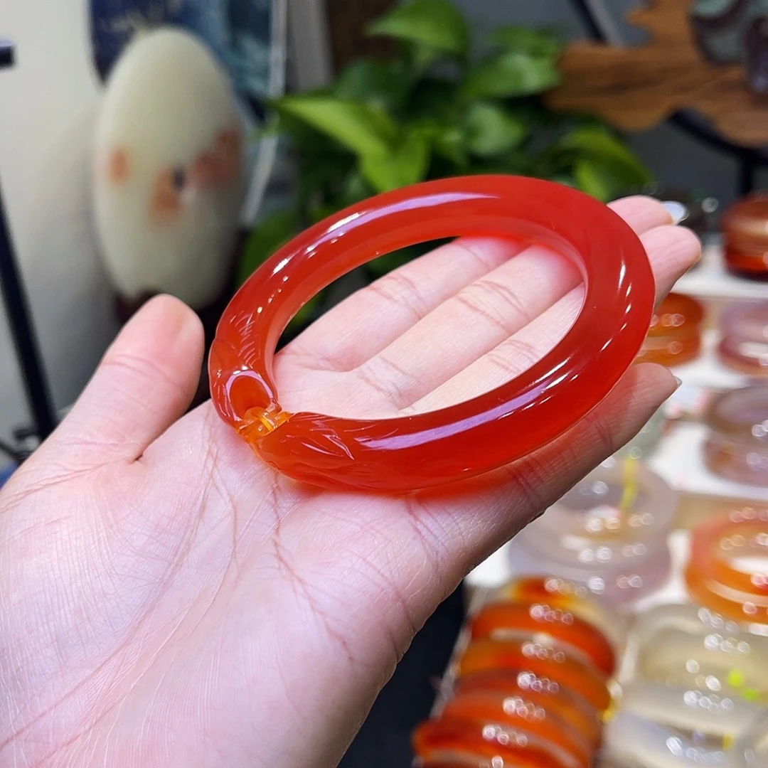 艾***米玛瑙/玉髓未镶嵌手镯