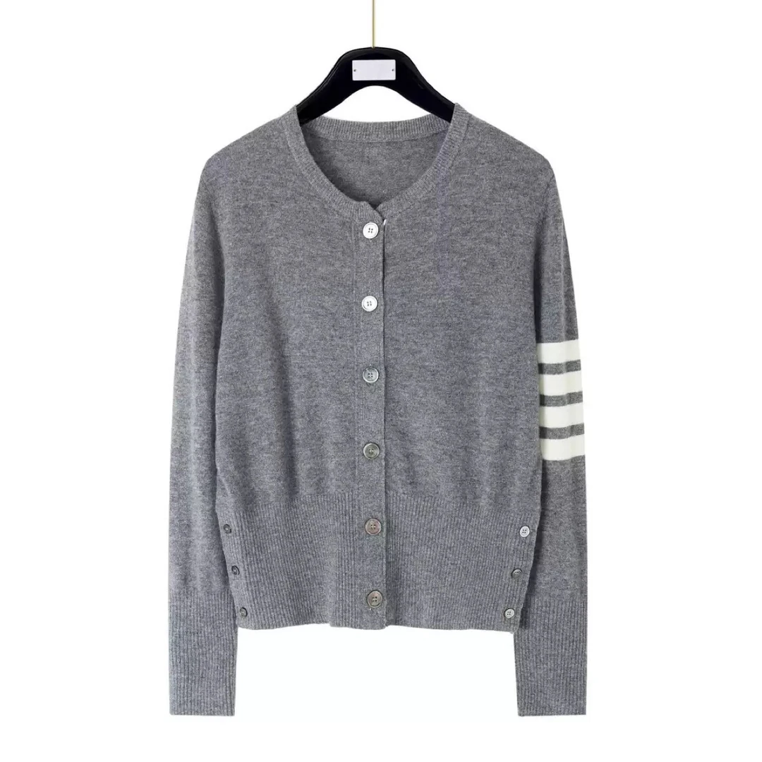 软糯糯羊毛圆领四杠开衫春秋百搭款