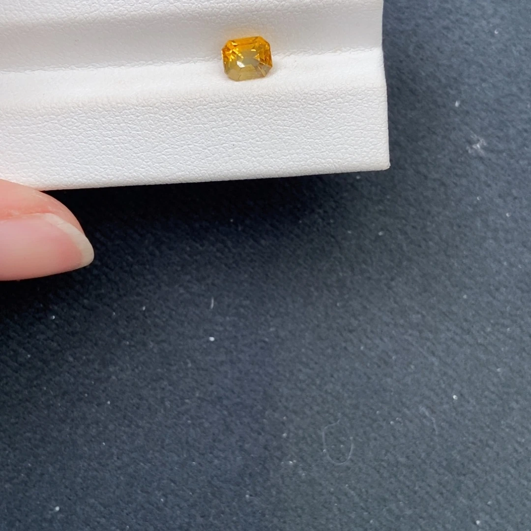 裸石蓝宝石1.05 ct金丝雀