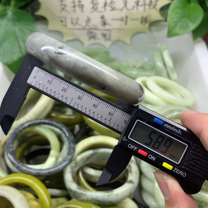 蛇纹石玉未镶嵌手镯36