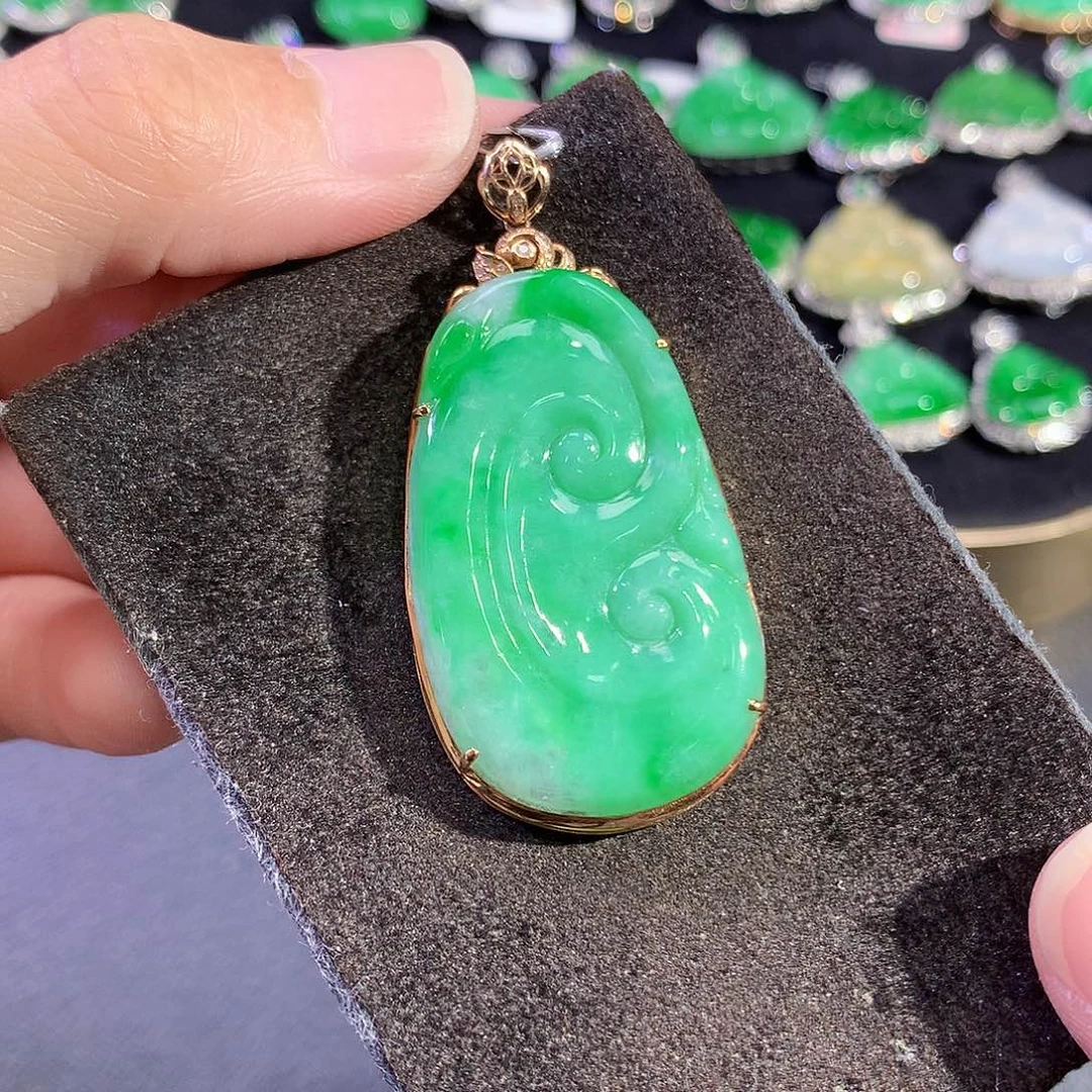 翡翠18K金镶嵌吊坠(赠链)