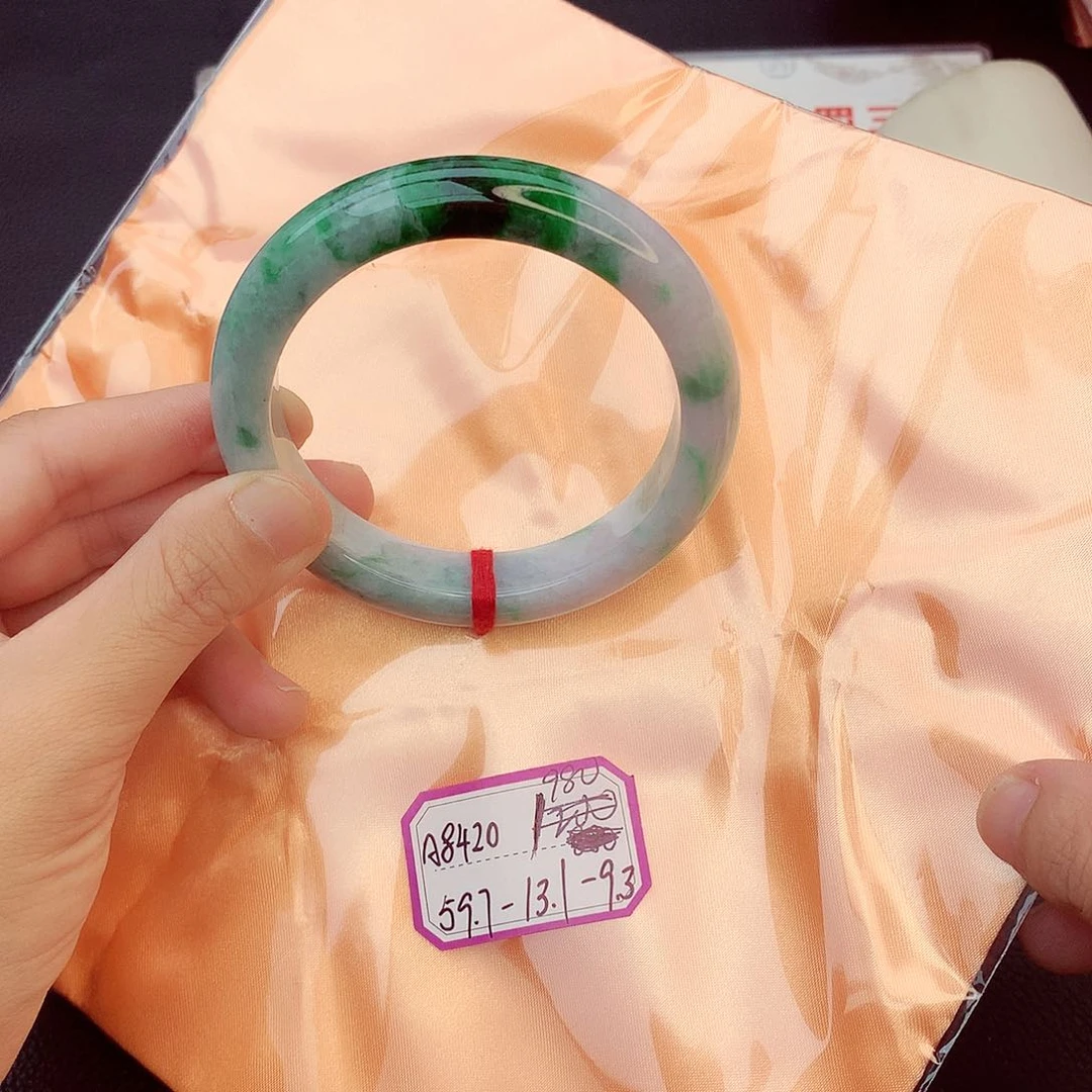 翡翠手镯未镶嵌翡翠