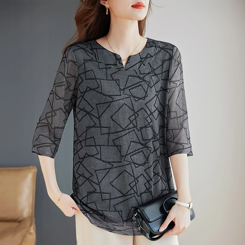 中长款七分袖上衣2025新款V领t恤女夏装宽松大码几何印花女装小衫