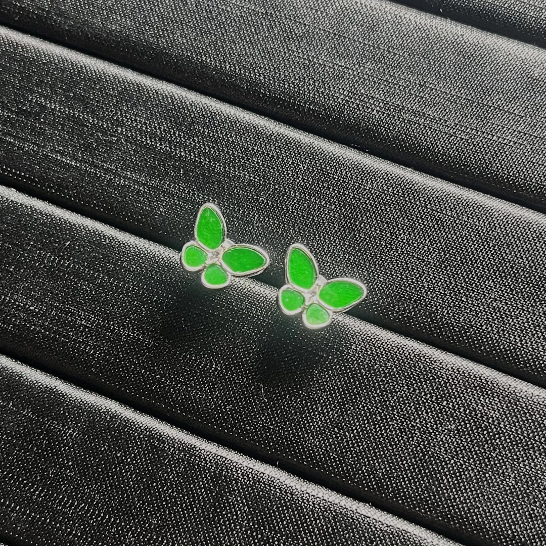 QQ马上调价 翡翠A货蝴蝶耳钉 银镶嵌