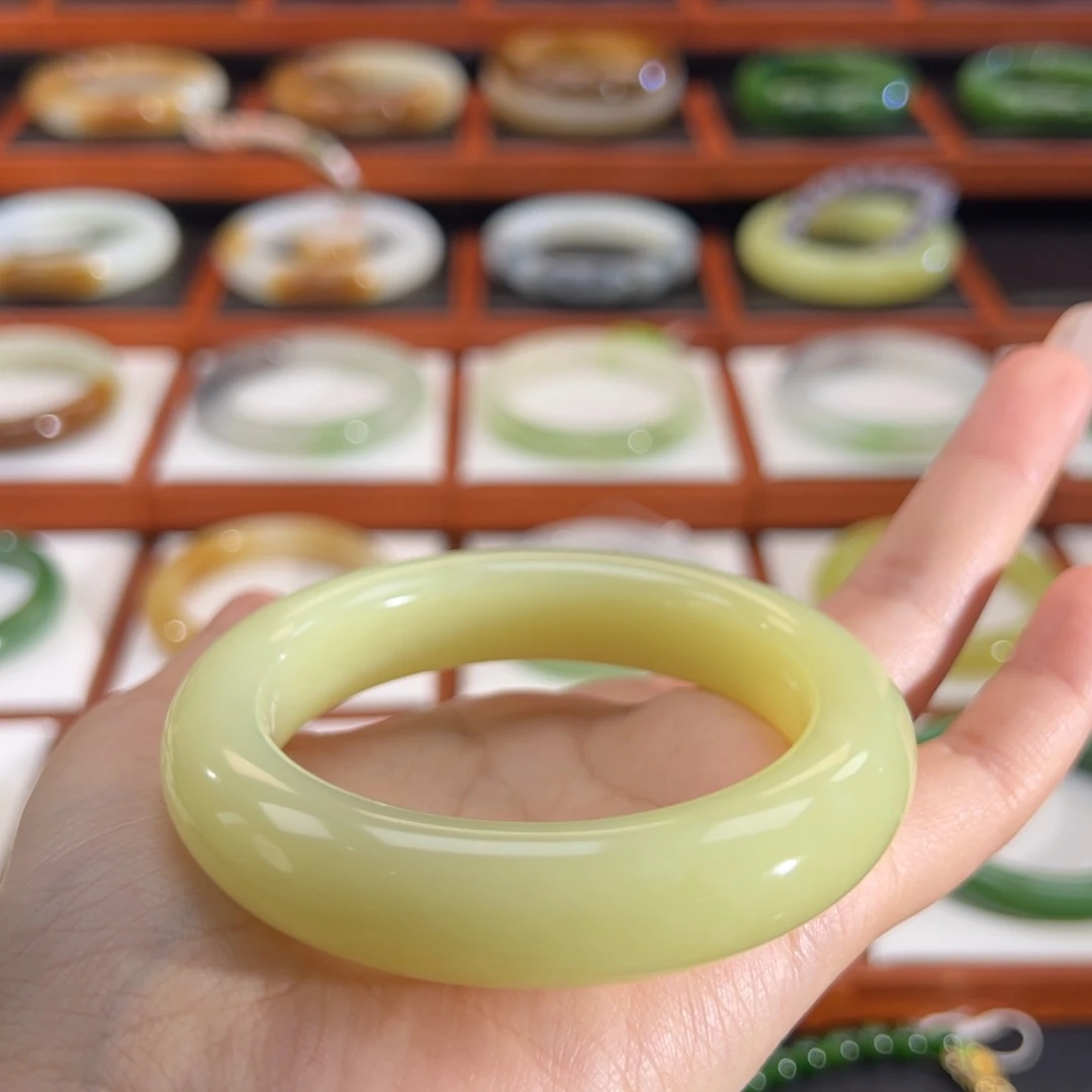 和田玉（黄玉）未镶嵌手镯奶黄包