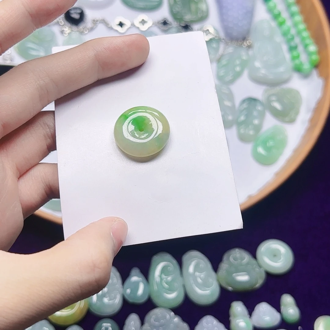 翡翠未镶嵌吊坠(赠链)