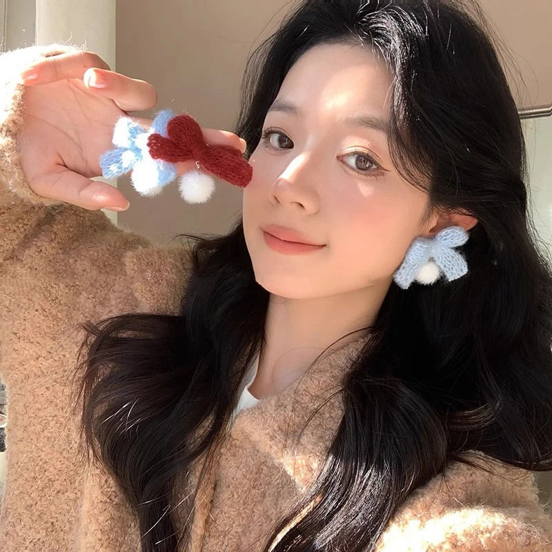 可爱少女蝴蝶结毛绒小球耳钉女独特设计秋冬百搭耳环甜美气质耳夹