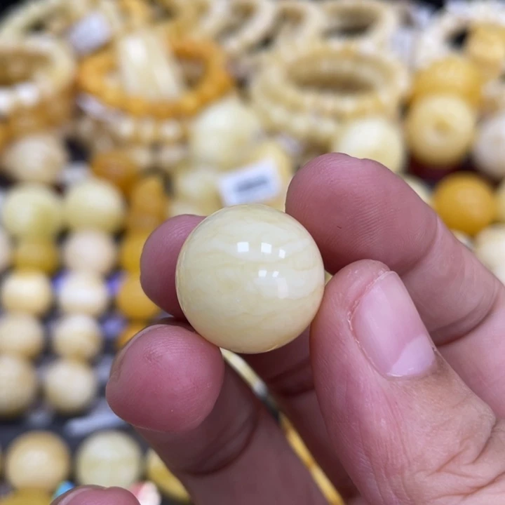 咆***王蜜蜡未镶嵌裸石17.5mm