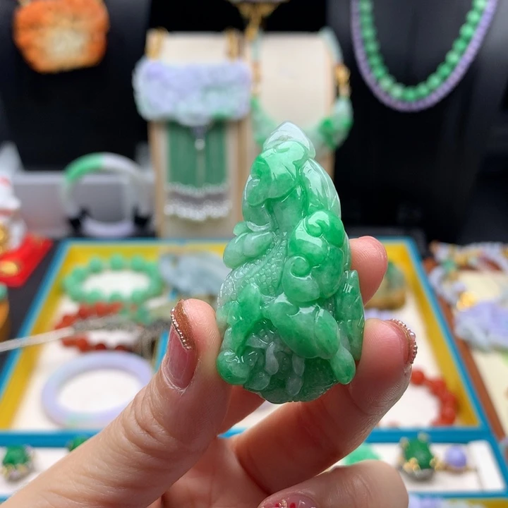 翡翠颈饰未镶嵌翡翠白菜