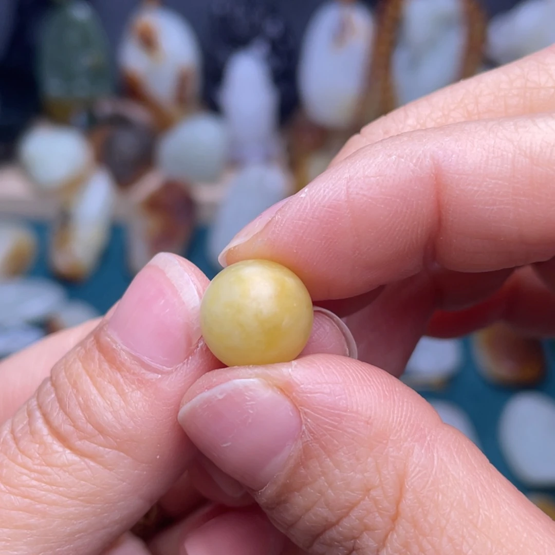 和田玉颈饰未镶嵌梦*，