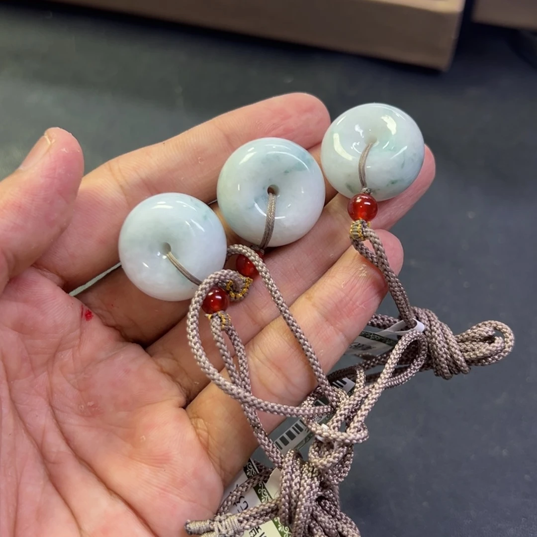 翡翠未镶嵌颈饰多样性拍一发一翡翠手工平安扣