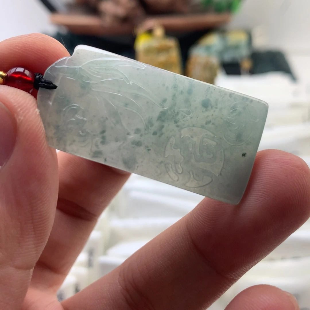 颈饰未镶嵌翡翠福牌