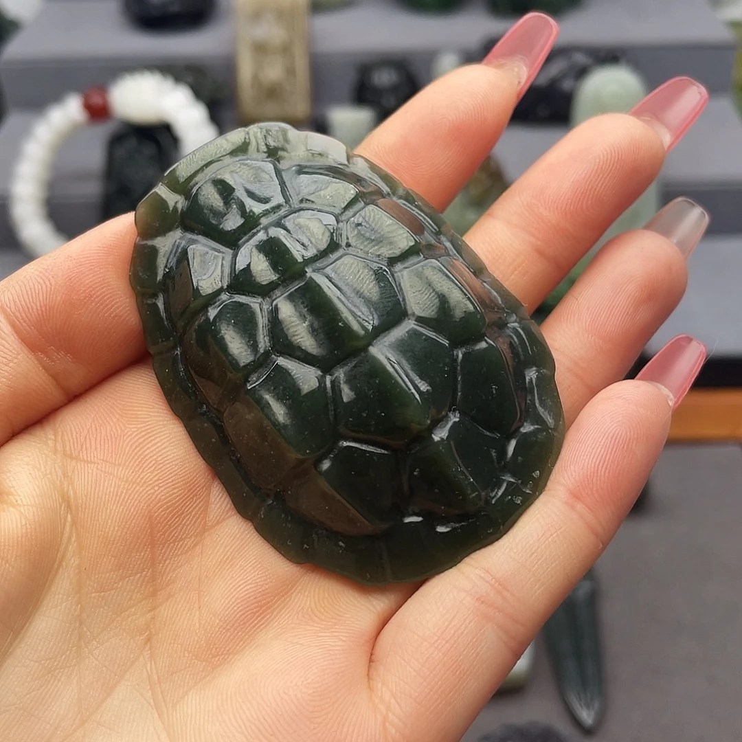 成***少和田玉未镶嵌颈饰
