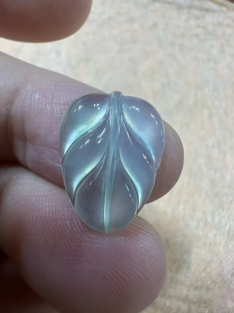 翡翠冰透叶子挂件