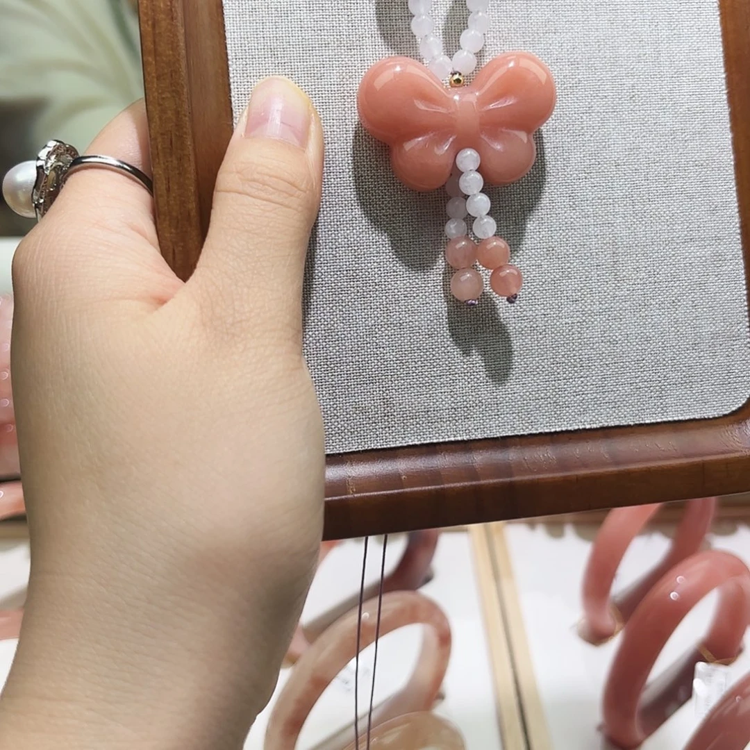 石英质玉（金丝玉）合金颈饰