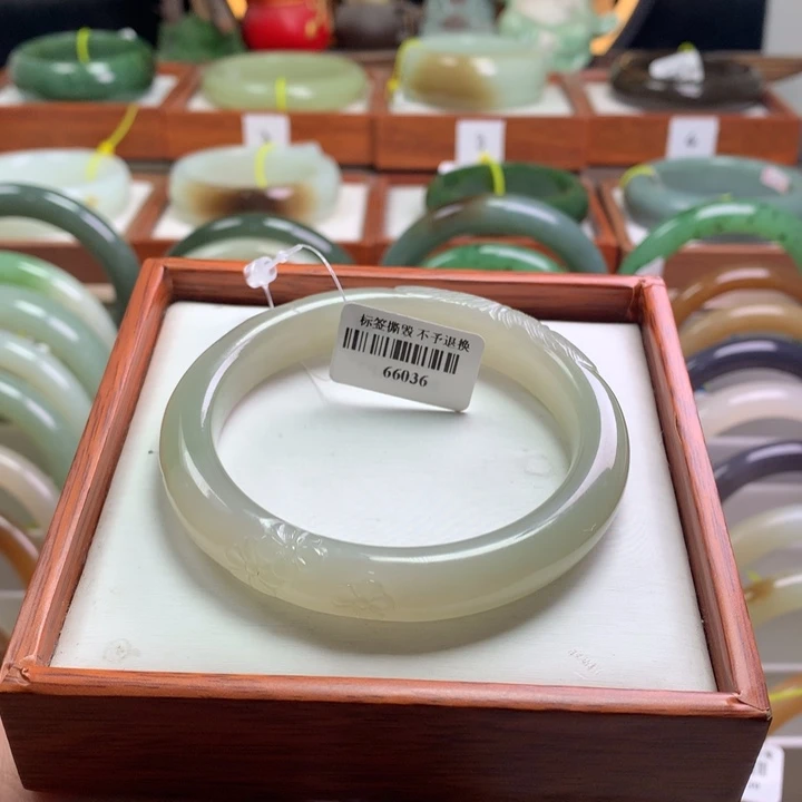 和田玉手镯未镶嵌56/57