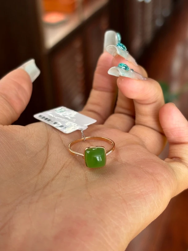 04079和田玉18K金镶嵌碧玉戒指戒面约8mm