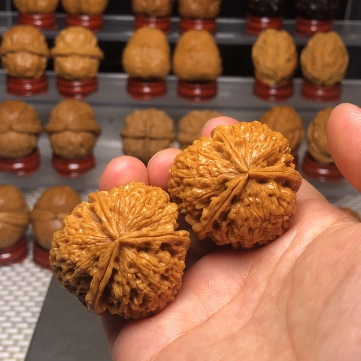 文玩核桃把件13盘龙玉凤