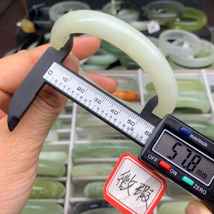 蛇纹石玉未镶嵌手镯587