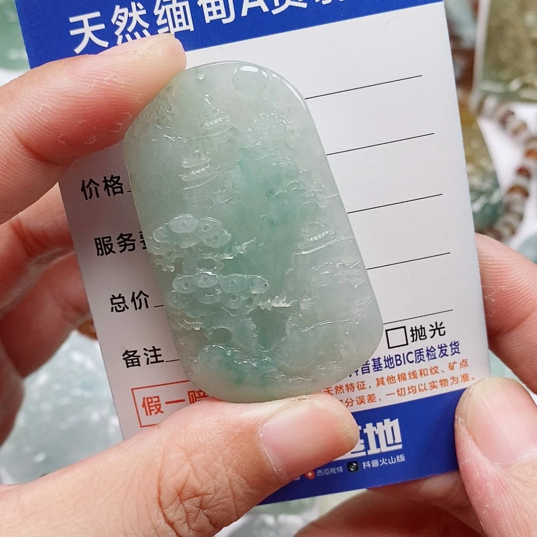 翡翠未镶嵌颈饰山水
