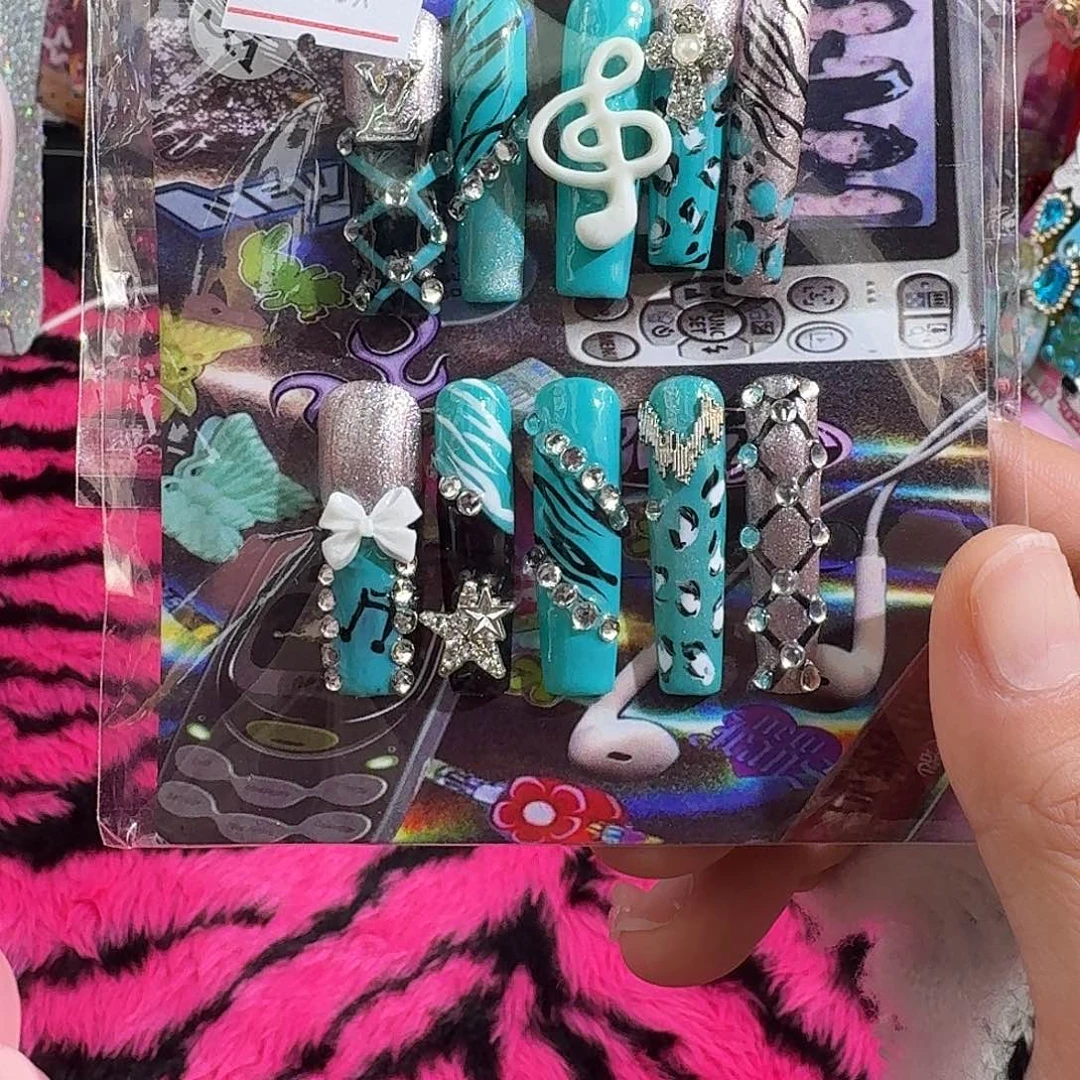 末日美女专拍链接