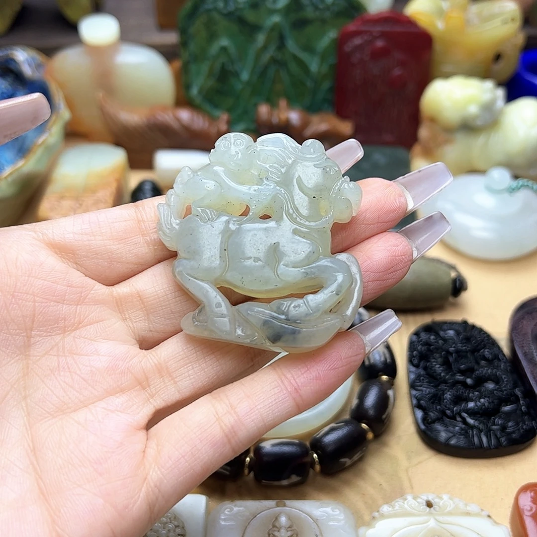 蛇纹石玉未镶嵌颈饰