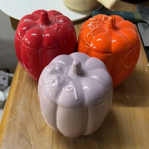 微瑕，不能明火，口径9，高9厘米，3个不同色