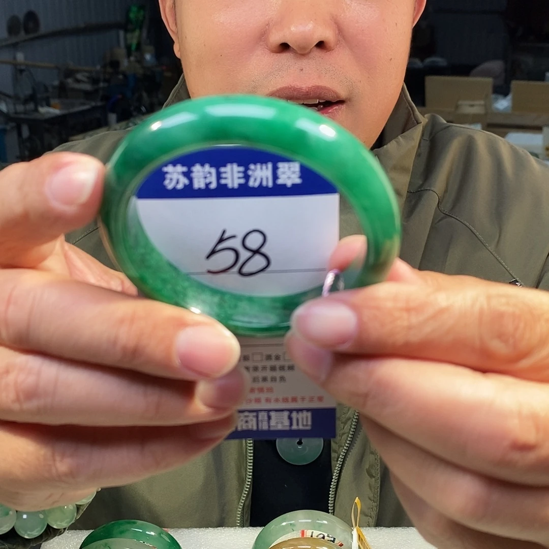 石英质玉（非洲翠）未镶嵌手镯