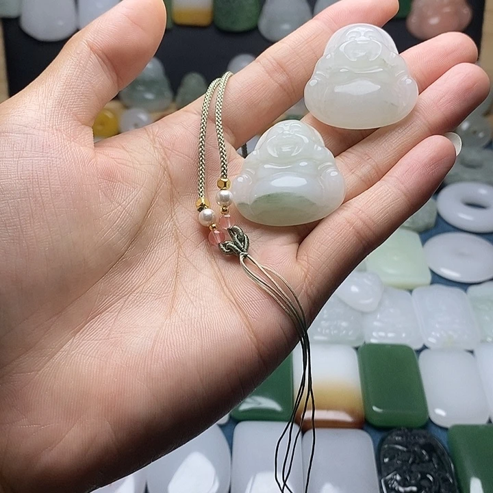 颈饰未镶嵌石英质玉（金丝玉）