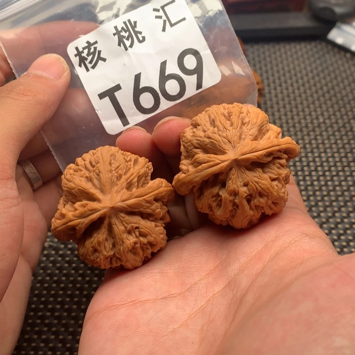 文玩核桃吊坠粗筋