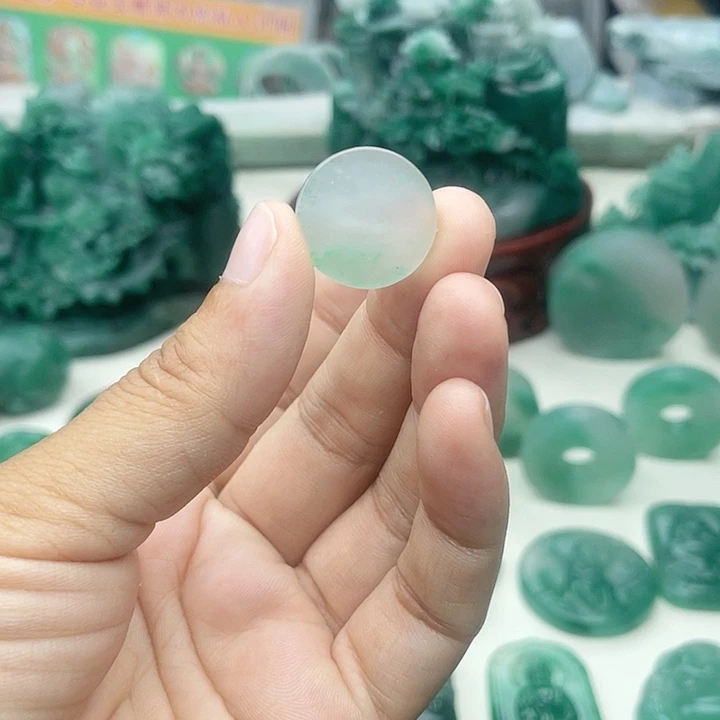 石英质玉未镶嵌颈饰