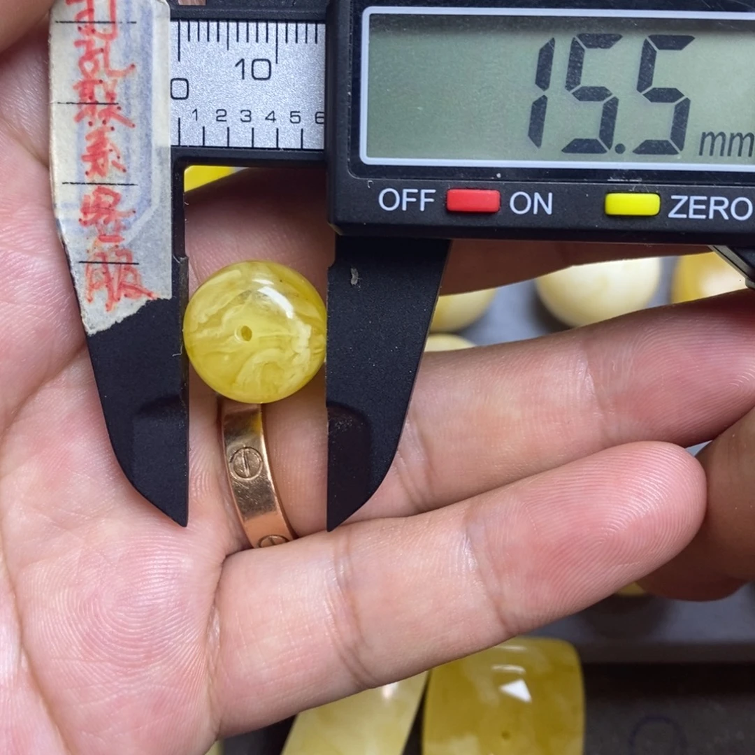 蜜蜡未镶嵌裸石15.5x12.9瑕疵墩子