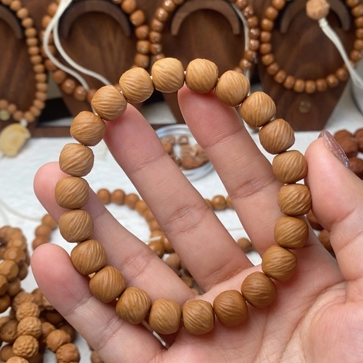 猴头核桃吊坠云锦：10+，二等，反油。微瑕