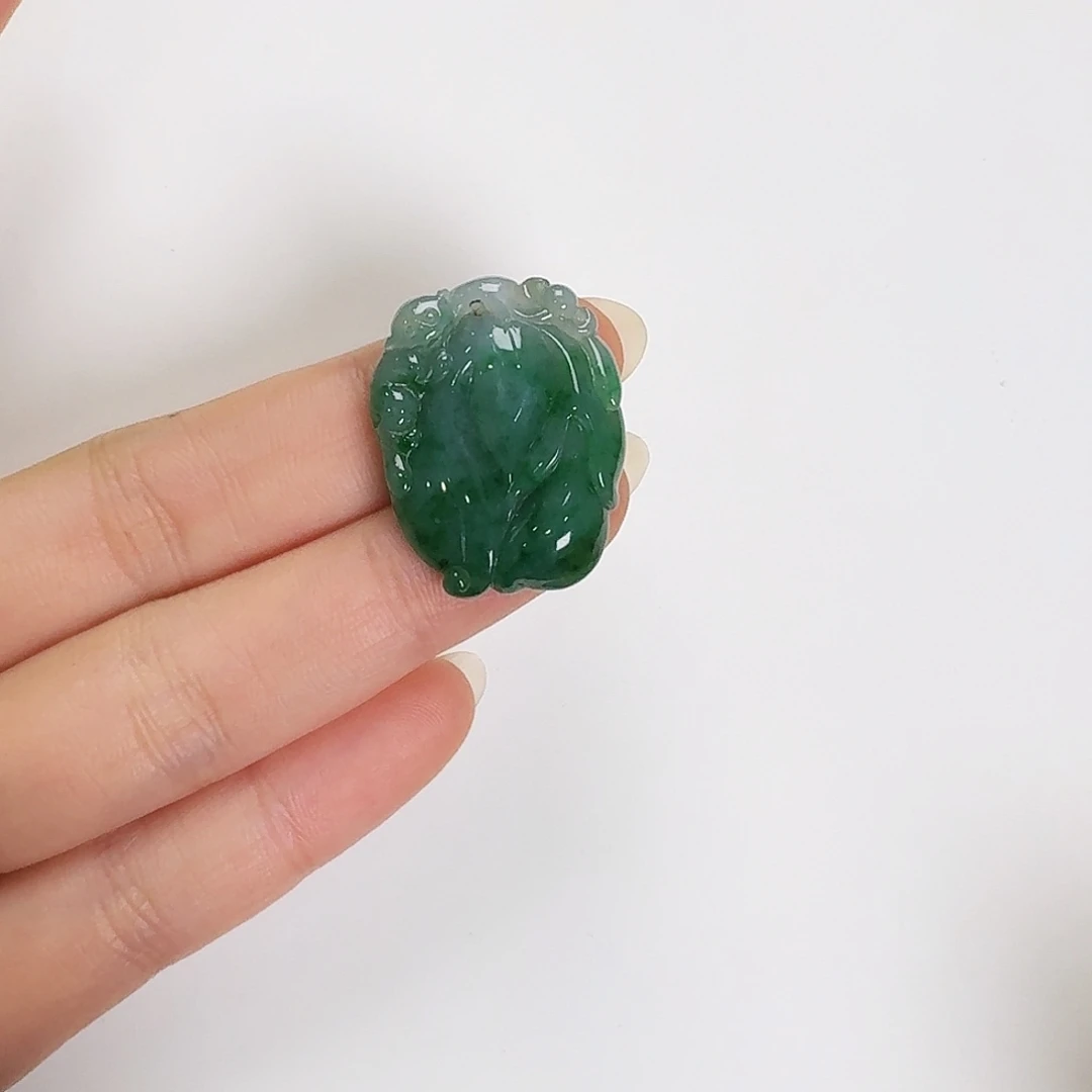 翡翠颈饰未镶嵌白菜吊坠
