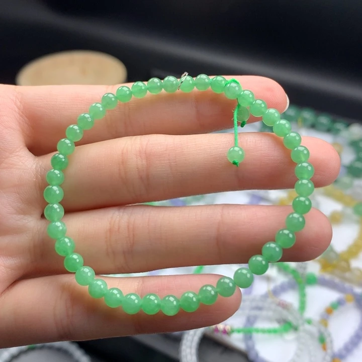 翡翠手镯未镶嵌翡翠