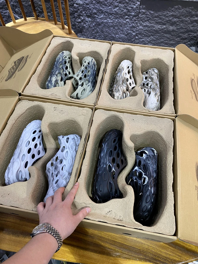 毒夜系列！加拿大户外泼墨Q弹一脚蹬凉鞋拆卸鞋垫溯溪洞洞鞋6619