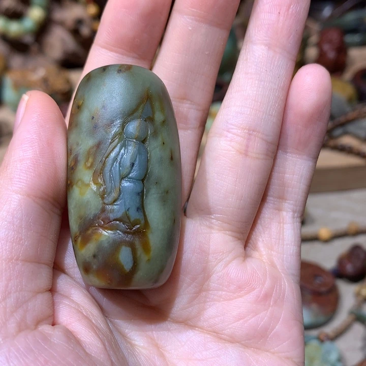 未镶嵌岫岩河磨玉（透闪石质玉）挂件