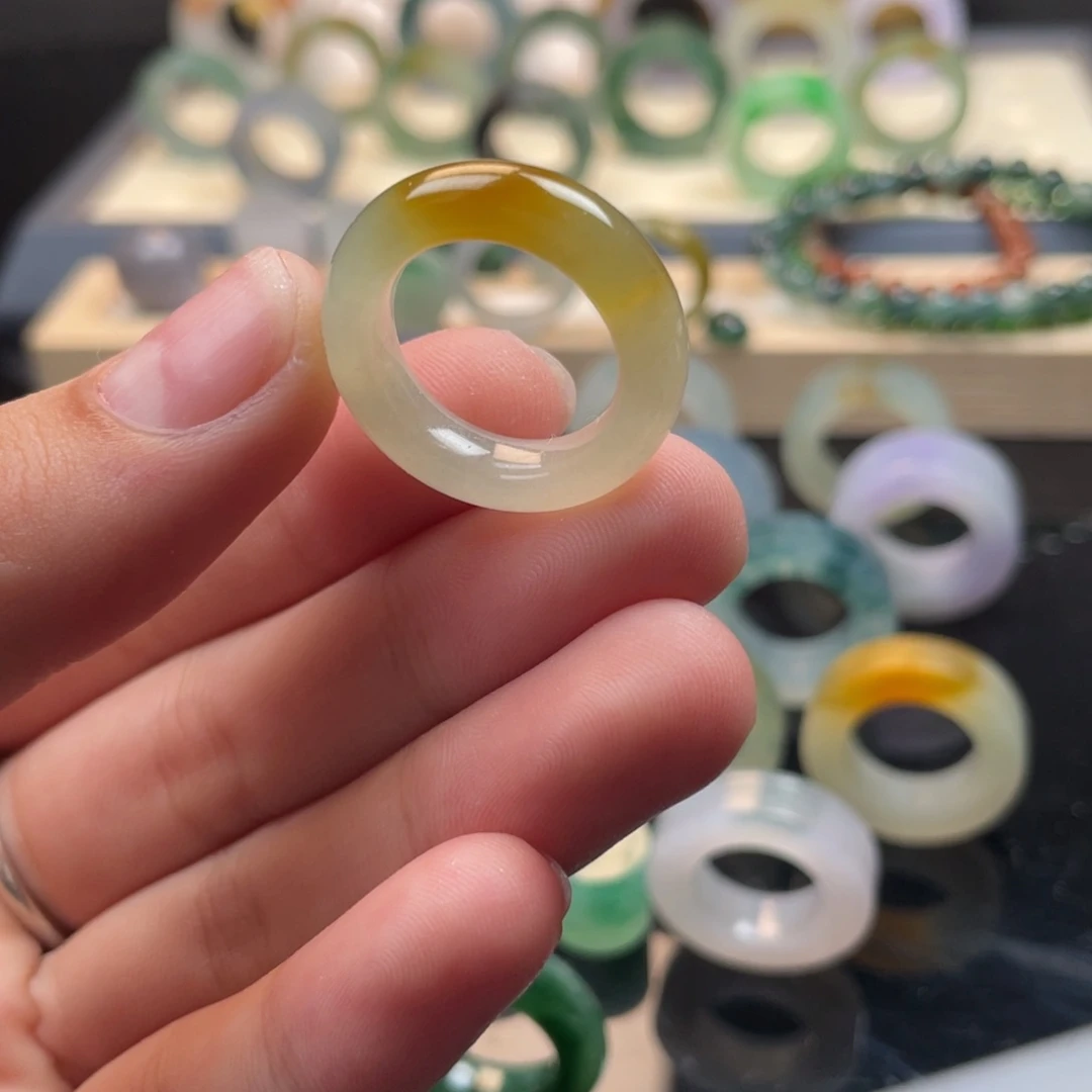 未镶嵌定制翡翠柠檬黄种水很好的色料