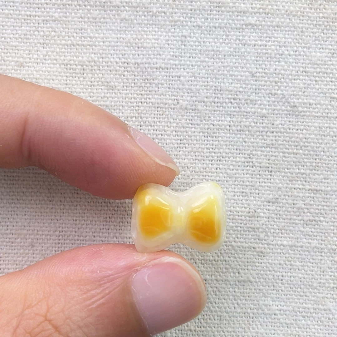 裸石琥珀未镶嵌蝴蝶结