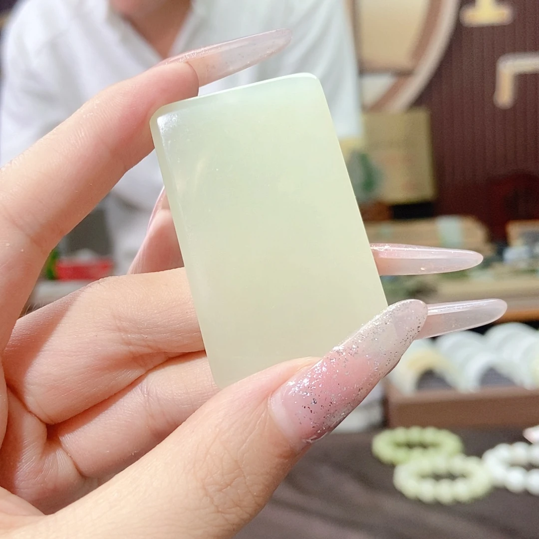 温***暖和田玉未镶嵌颈饰