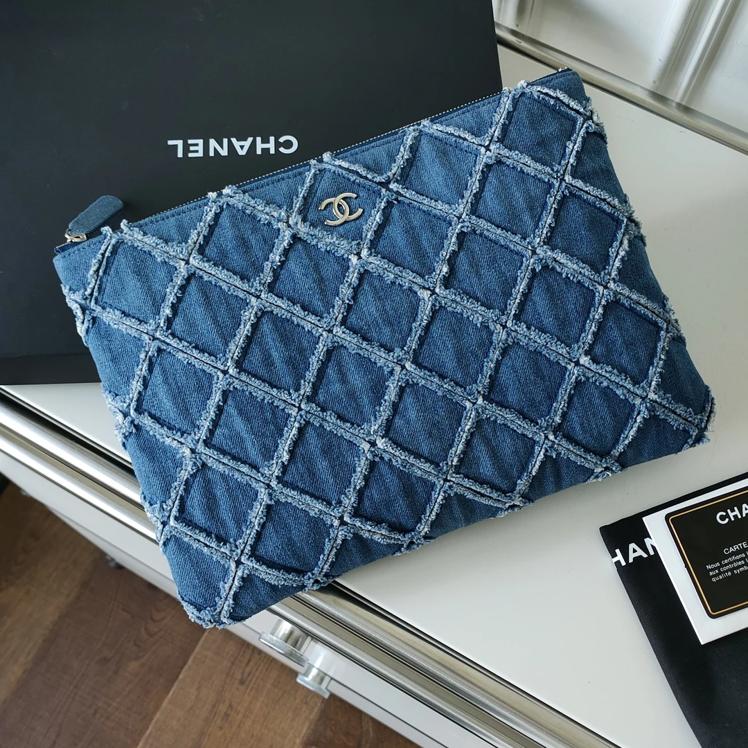 95新 Chanel/香奈儿 Azul-水洗蓝银扣牛仔菱格纹手拿包/48436