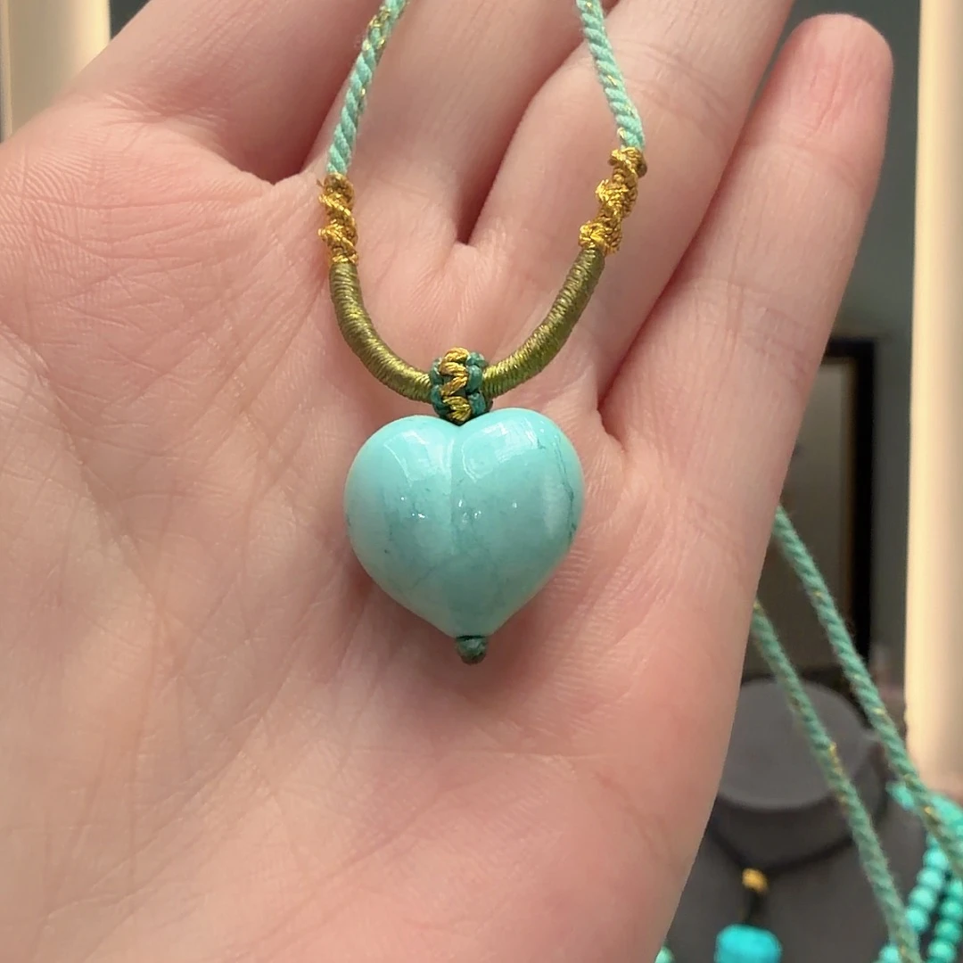 绿松石未镶嵌颈饰