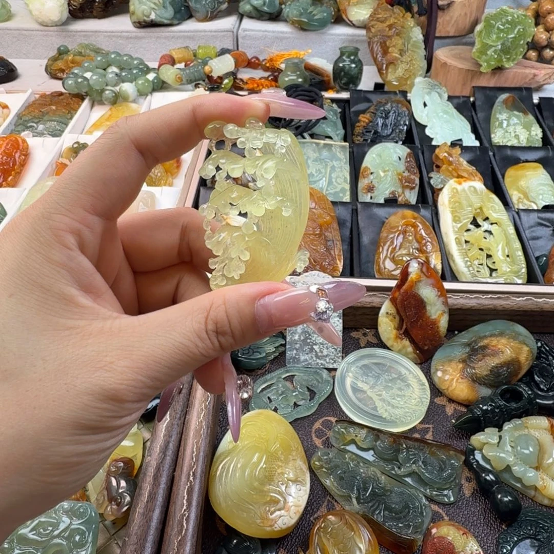 m***美蛇纹石玉未镶嵌颈饰