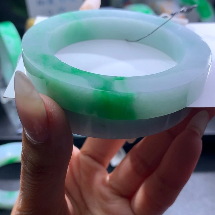 定制翡翠未镶嵌翡翠手镯